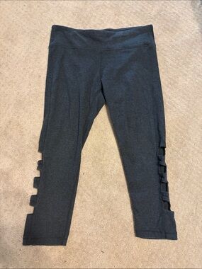 Gray Cut-Out Trim Capri Leggings